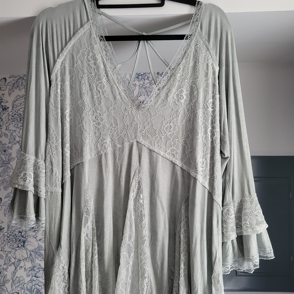 POL Gray Lace-Accented Garment